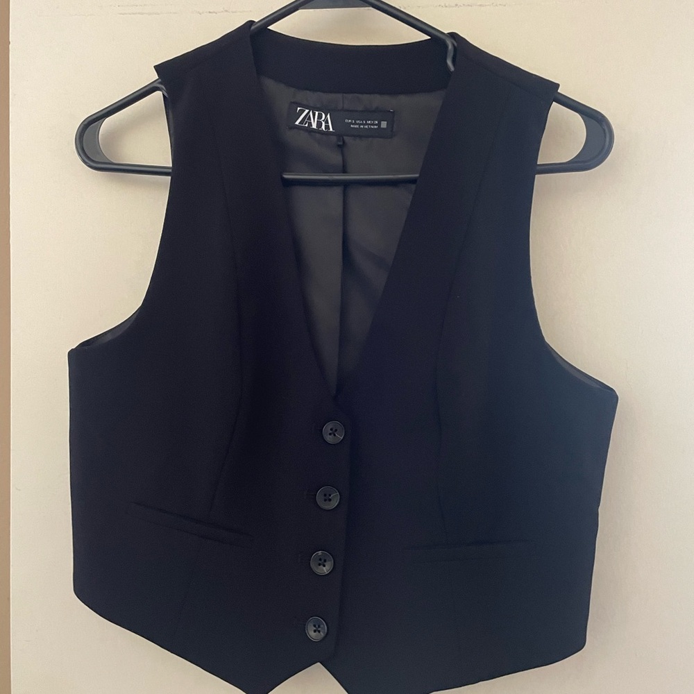 Zara Black Buttoned Sleeveless Vest
